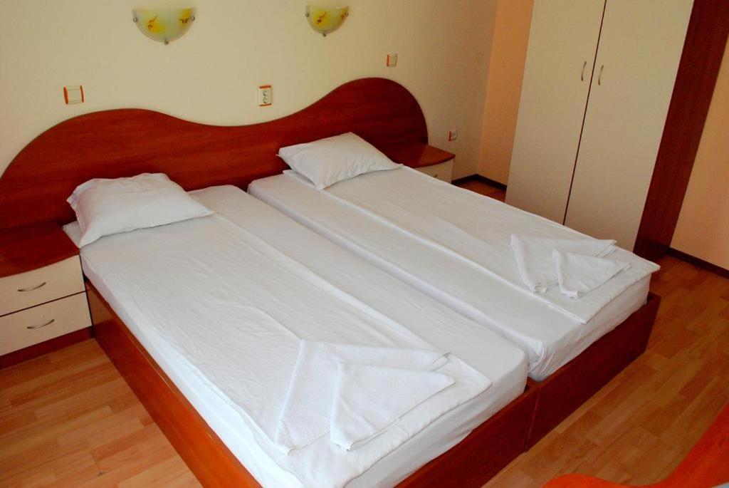 Hotel Harmony Pantai Sunny Bagian luar foto