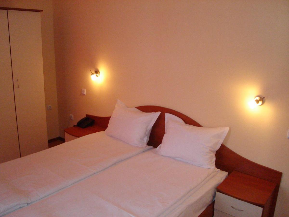 Hotel Harmony Pantai Sunny Bagian luar foto
