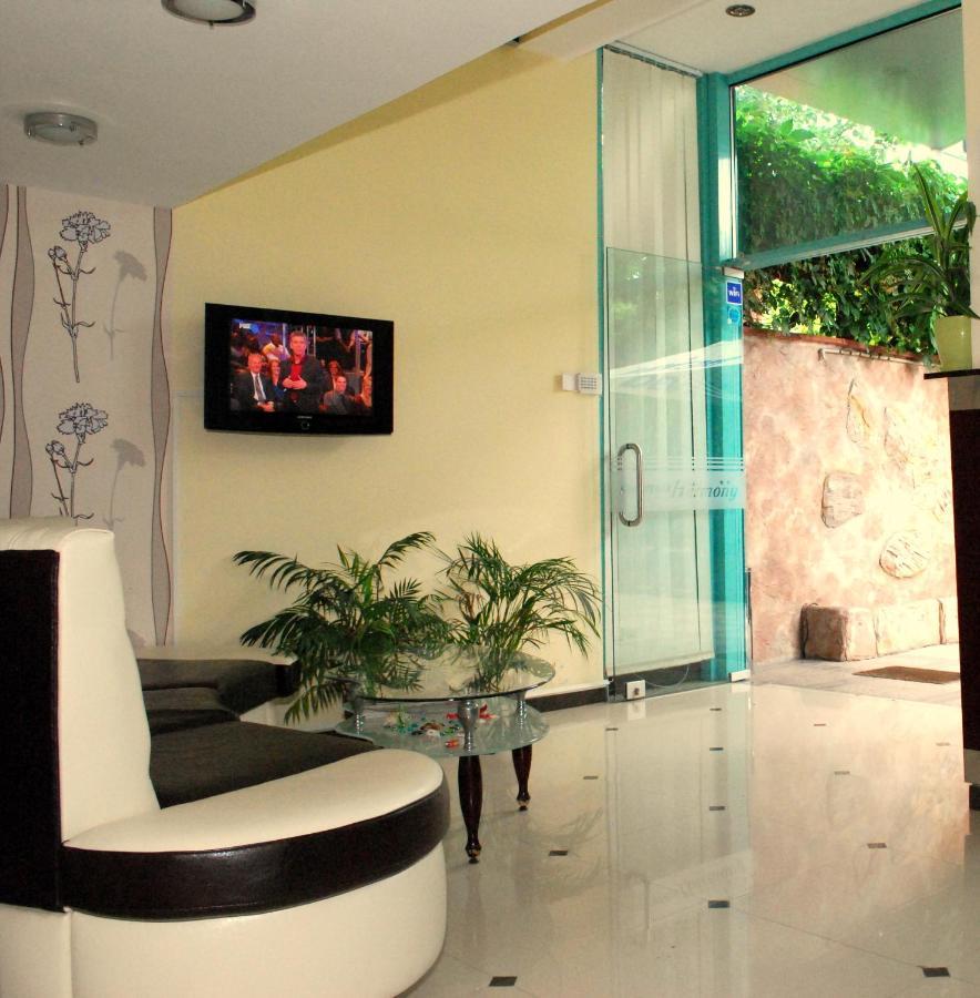 Hotel Harmony Pantai Sunny Bagian luar foto