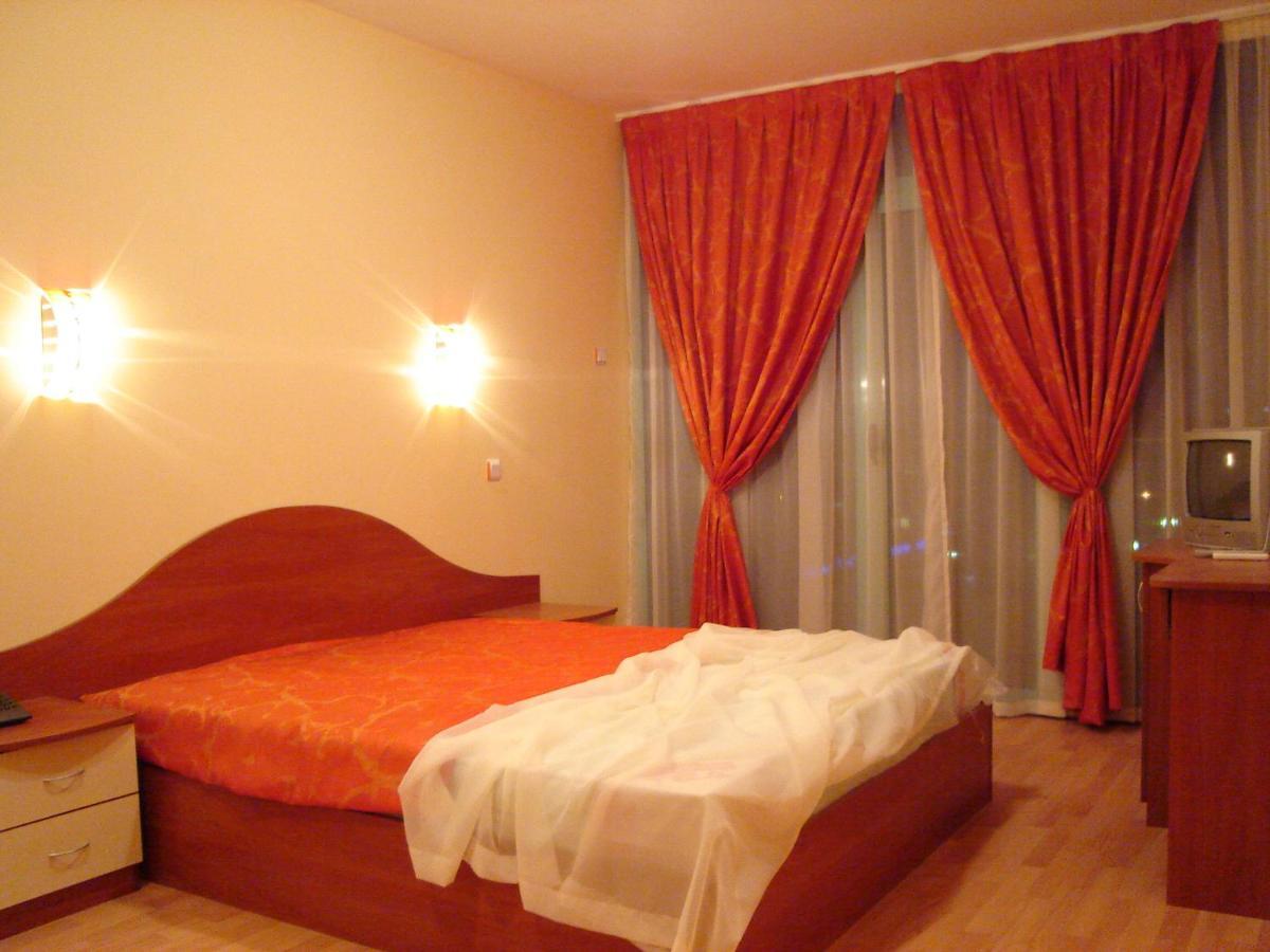 Hotel Harmony Pantai Sunny Bagian luar foto
