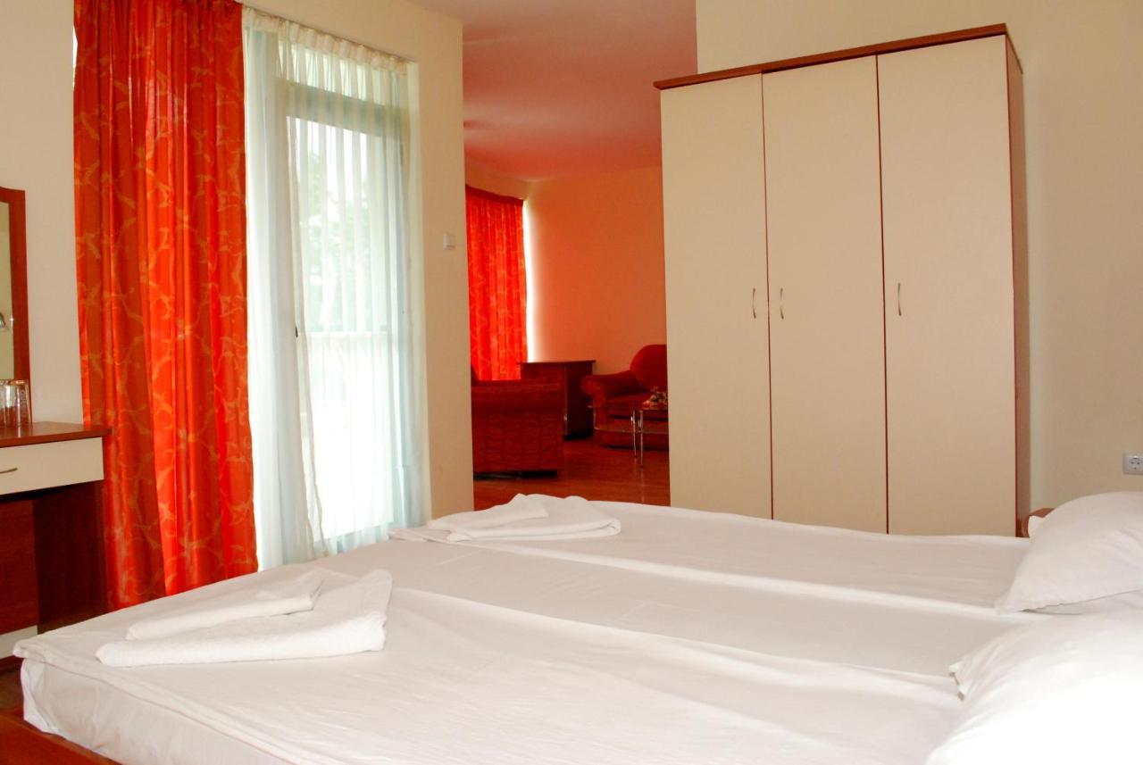 Hotel Harmony Pantai Sunny Bagian luar foto