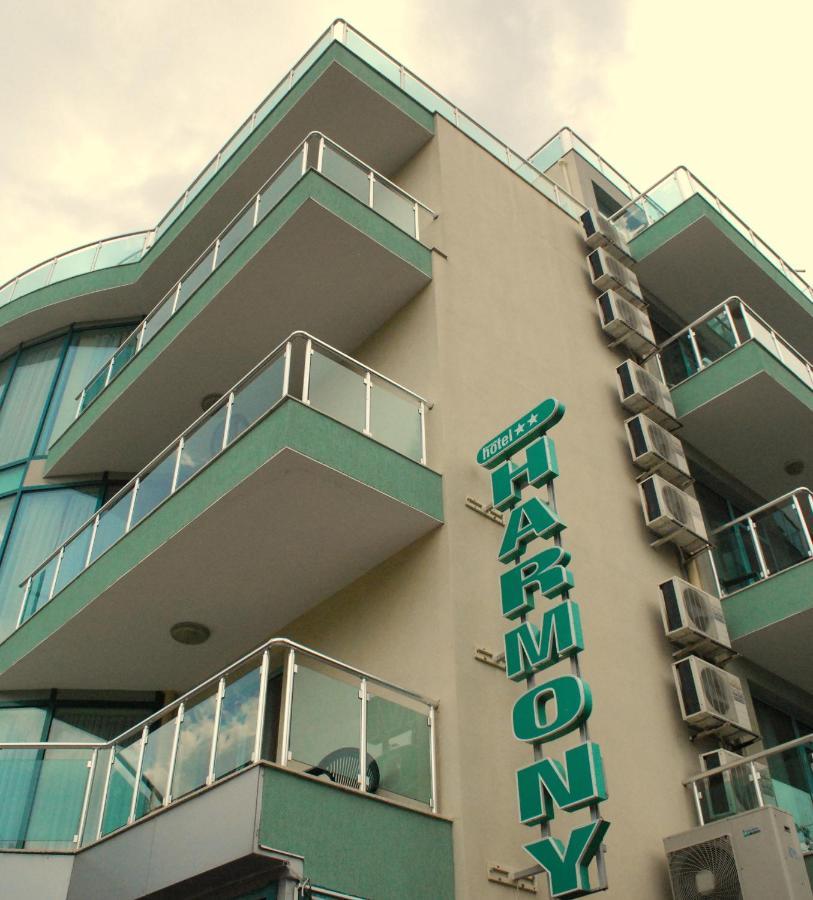 Hotel Harmony Pantai Sunny Bagian luar foto