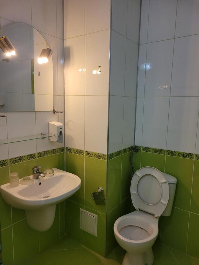 Hotel Harmony Pantai Sunny Bagian luar foto