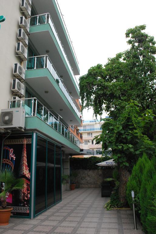 Hotel Harmony Pantai Sunny Bagian luar foto