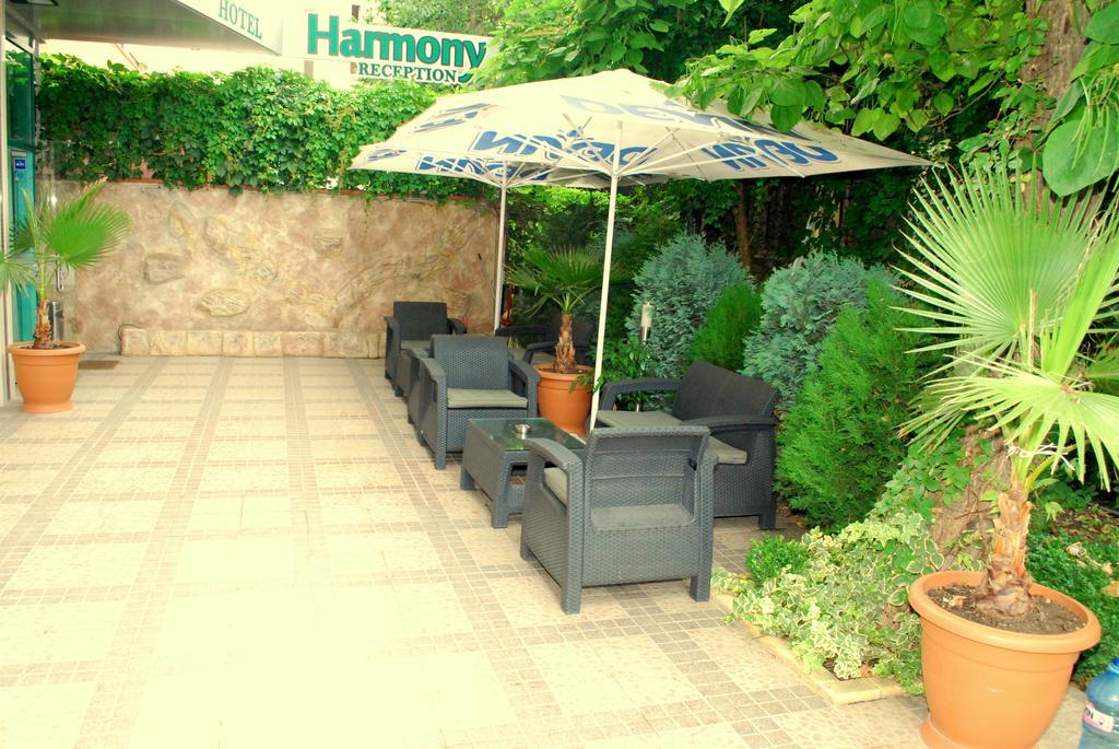 Hotel Harmony Pantai Sunny Bagian luar foto