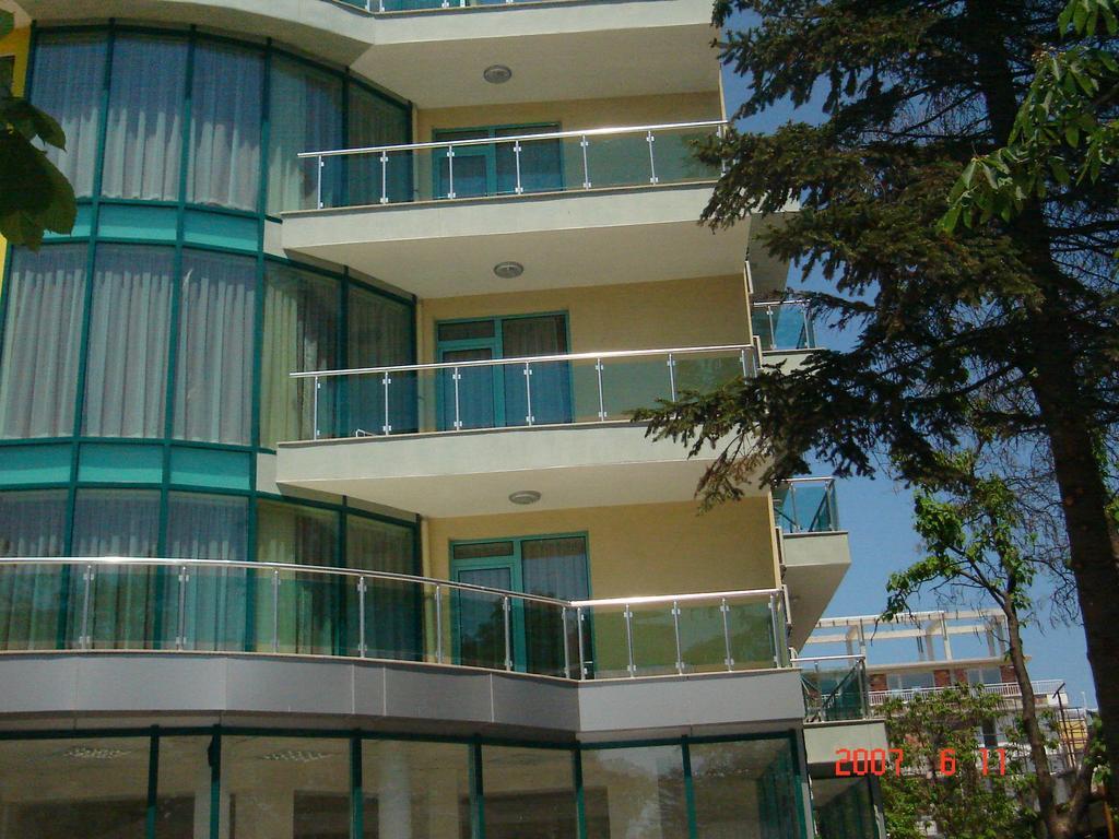 Hotel Harmony Pantai Sunny Bagian luar foto